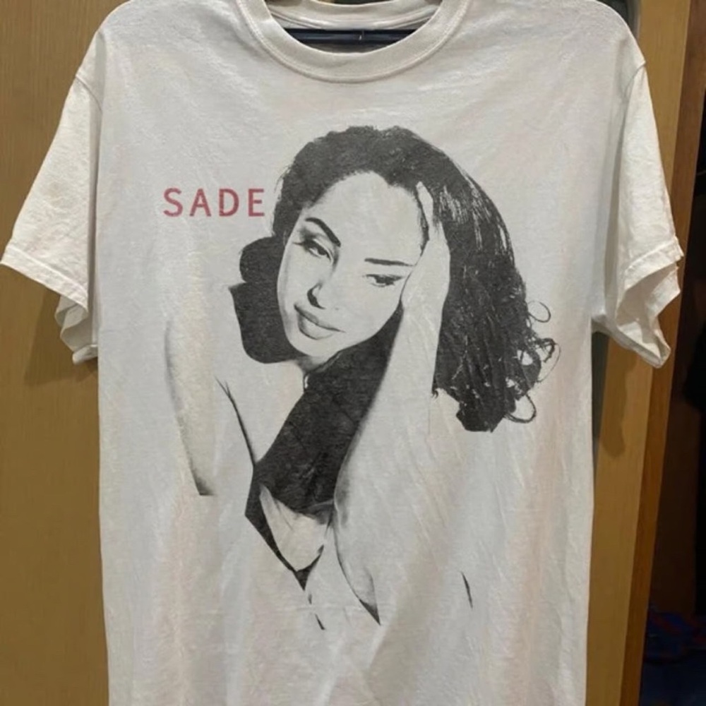Sade Adu Graphic White Tee - size L